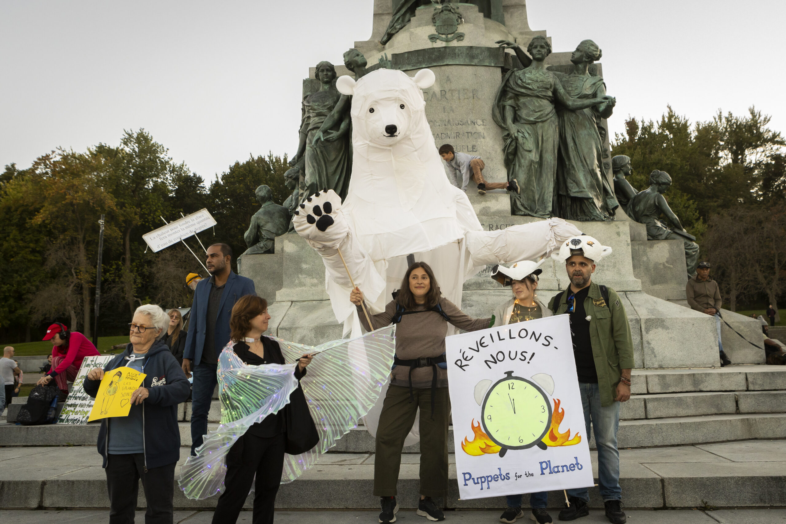 Lien vers Réveillons-nous et soulevons-nous contre l’urgence climatique