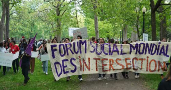Bannière de la Marche d'ouverture du FSMI 2025, le 29 mai 2025 - crédit Moussa Ndoye, tiré de l’article:Marche d’ouverture du FSMI : Un élan d’espoir vers des changements systémiques! du journal des Alternatives
